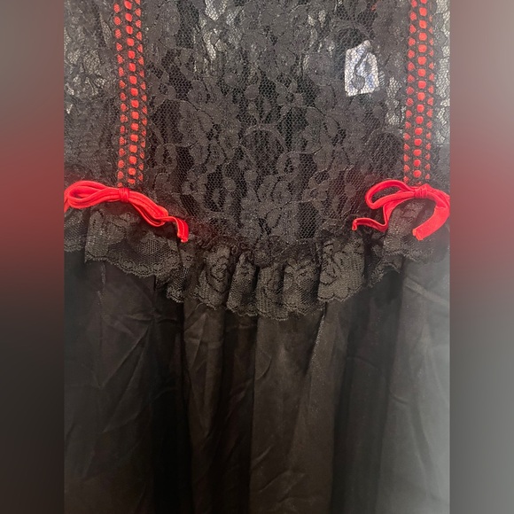 Vintage Black lace and satin nightgown with Red ribbon Details. So vampy! - Picture 4 of 10